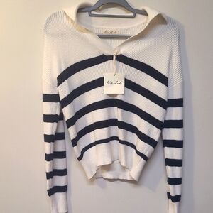 Marbed V-Neck Sweater White and Black Stripes